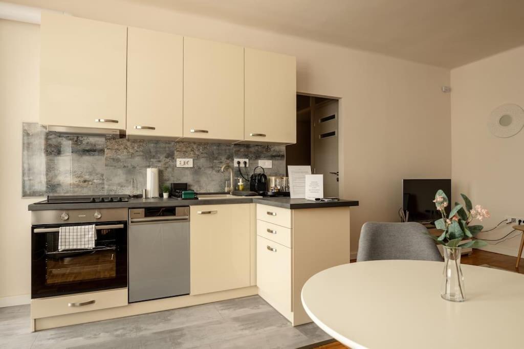 Petofi Family Apartman ديبريتْسين المظهر الخارجي الصورة
